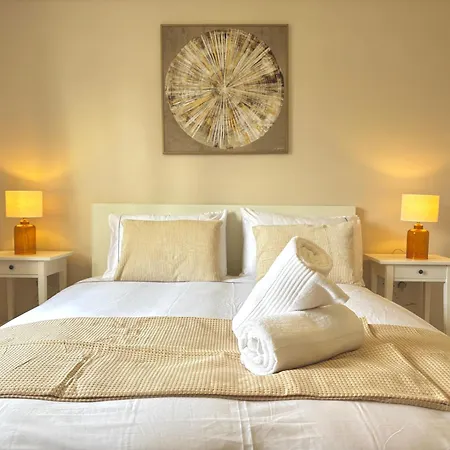 Harbour Haven Cobh- Sea & Cathedral View Apartment Cobh